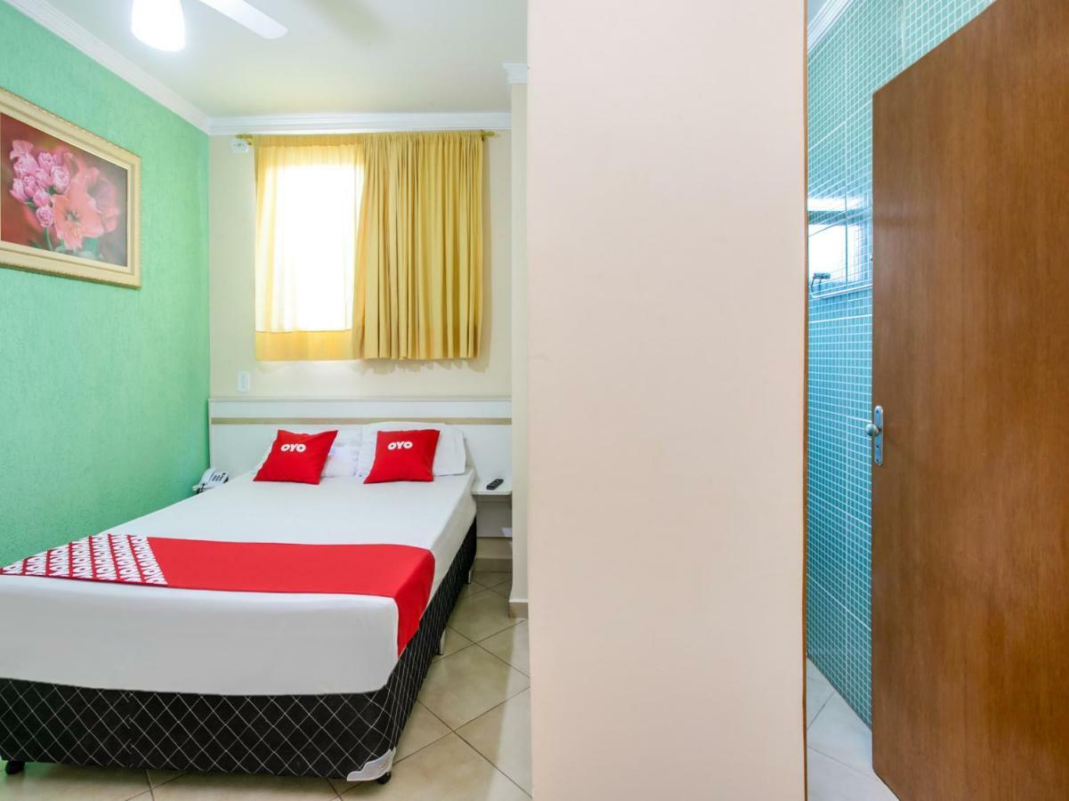 Oyo Hotel Dayse Santana de Parnaíba Esterno foto